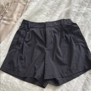 Vuori Villa Black High Waist Shorts with Tailored Fit